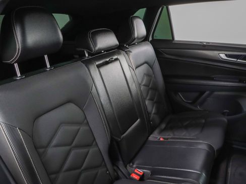 Used 2024 Volkswagen Atlas Cross Sport SE FWD image 28