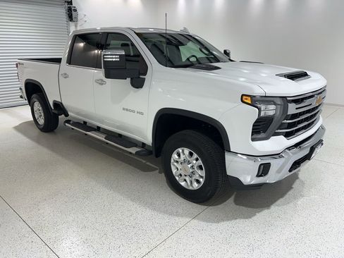 Used 2024 Chevrolet Silverado 2500 LTZ image 7