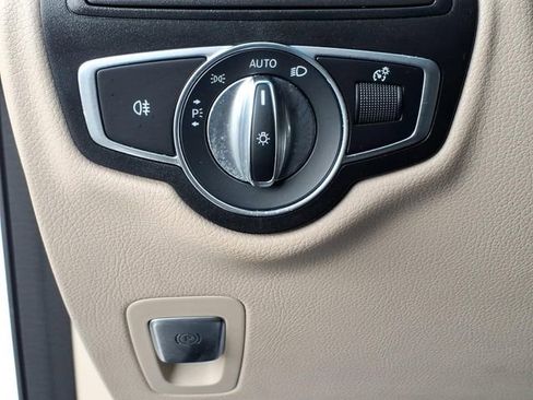 Used 2019 Mercedes-Benz GLC 300 image 30