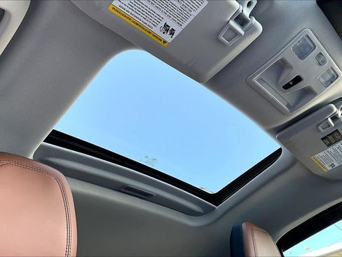 Certified 2024 Ford Maverick Lariat image 14