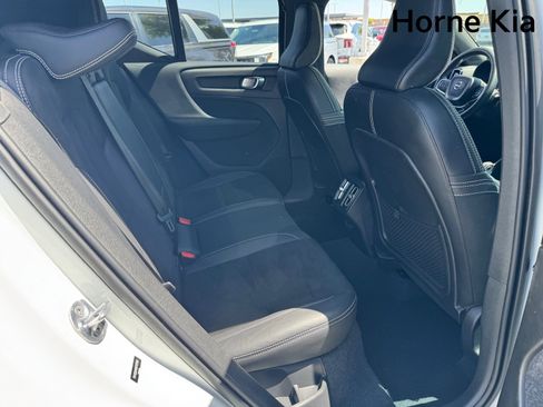 Used 2022 Volvo XC40 T5 R-Design w/ Advanced Package image 29