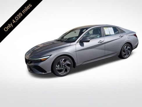 Certified 2025 Hyundai Elantra SEL image 2