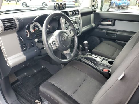 Used 2014 Toyota FJ Cruiser 4WD w/ Upgrade Package image 18