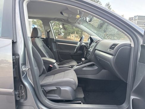 Used 2008 Volkswagen Rabbit S image 28