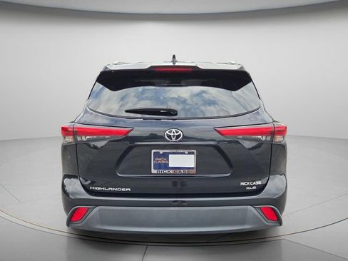 Used 2023 Toyota Highlander XLE FWD image 5