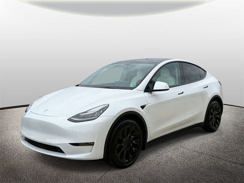 Used 2023 Tesla Model Y Long Range image 7