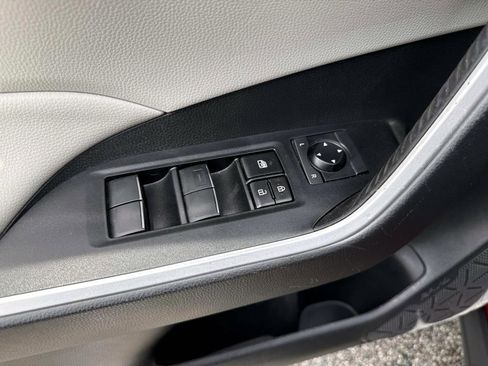 Used 2021 Toyota RAV4 XLE Premium image 18