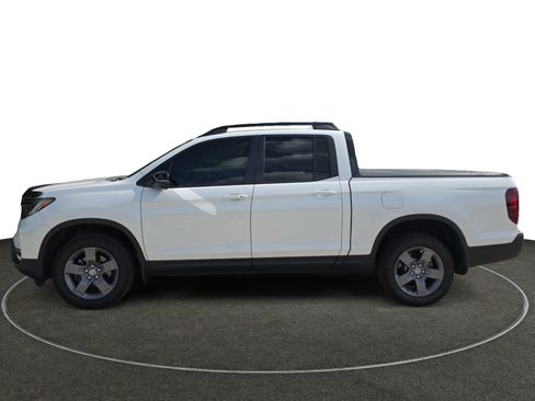Used 2025 Honda Ridgeline TrailSport image 2