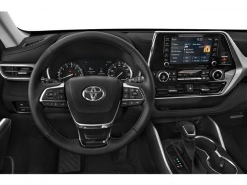 Used 2021 Toyota Highlander XLE AWD/4WD image 7