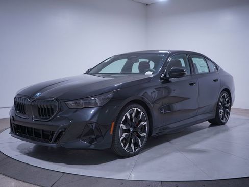 New 2026 BMW 550e xDrive w/ Premium Package image 1
