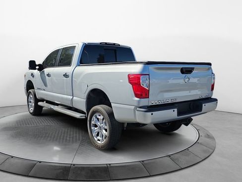 Used 2019 Nissan Titan SV w/ SV Convenience Package AWD/4WD image 3