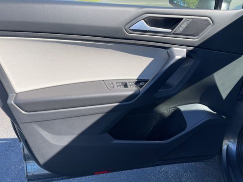 Used 2021 Volkswagen Tiguan SE w/ 3rd Row Seat Package image 15