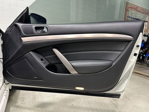 Used 2011 INFINITI G37 Sport image 8