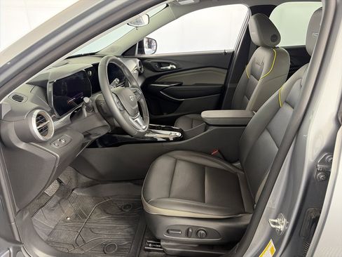 Used 2025 Chevrolet Trax ACTIV w/ Driver Confidence Package FWD image 6