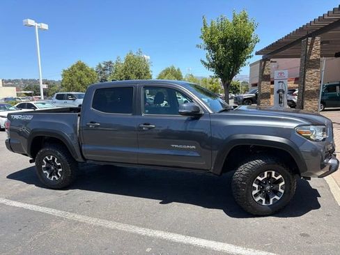 Certified 2023 Toyota Tacoma TRD Off-Road w/ Technology Package AWD/4WD image 5