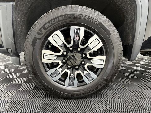 Used 2024 GMC Sierra 2500 Denali w/ Denali Reserve Package AWD/4WD image 9