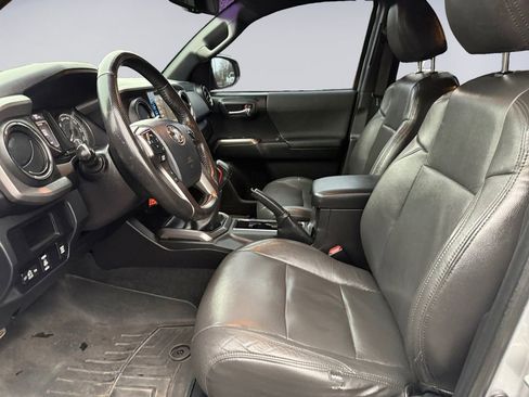 Used 2016 Toyota Tacoma image 10
