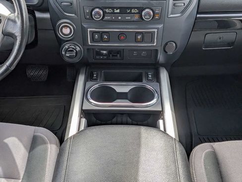 Used 2022 Nissan Titan SV w/ SV Convenience Package AWD/4WD image 16
