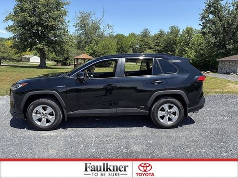 Used 2021 Toyota RAV4 XLE w/ XLE Grade Weather Package AWD/4WD image 8
