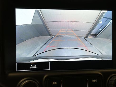 Used 2023 GMC Terrain SLT w/ Infotainment Package II FWD image 2
