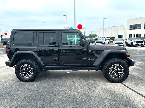 Used 2025 Jeep Wrangler Unlimited Rubicon w/ Convenience Group AWD/4WD image 9