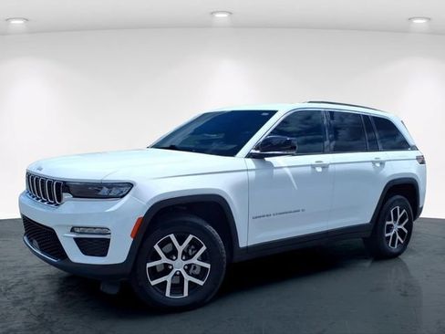 Used 2025 Jeep Grand Cherokee Limited AWD/4WD image 2