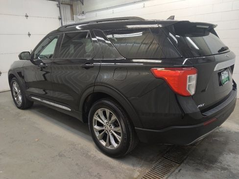 Used 2022 Ford Explorer XLT w/ Equipment Group 202A AWD/4WD image 3
