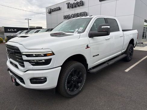 New 2026 RAM 2500 Laramie AWD/4WD image 7