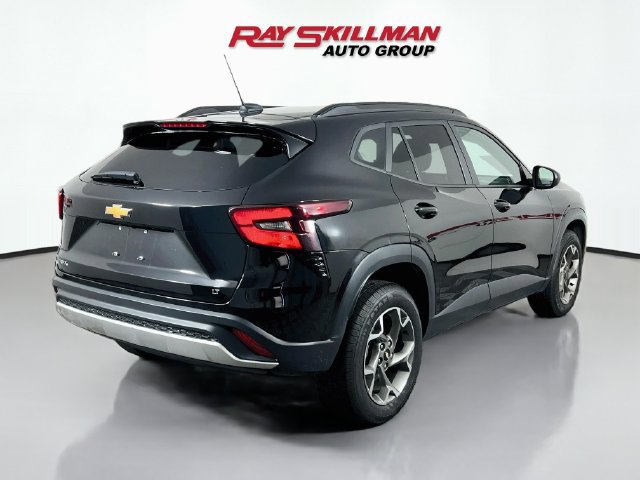 Used 2025 Chevrolet Trax LT FWD image 7