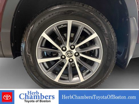 Used 2019 Toyota Highlander XLE AWD/4WD image 8