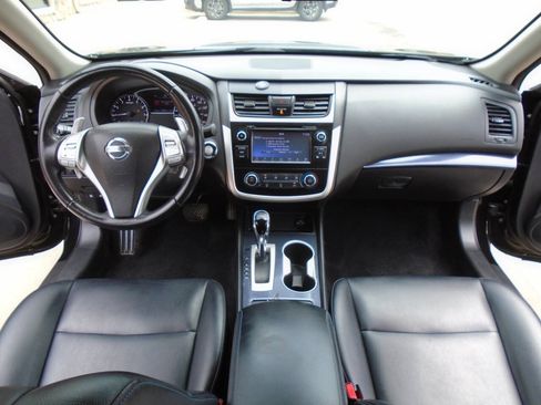 Used 2018 Nissan Altima 2.5 SR w/ SR Midnight Edition FWD image 13
