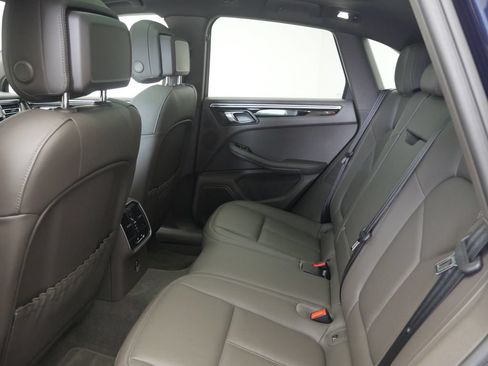 Certified 2023 Porsche Macan AWD/4WD image 19