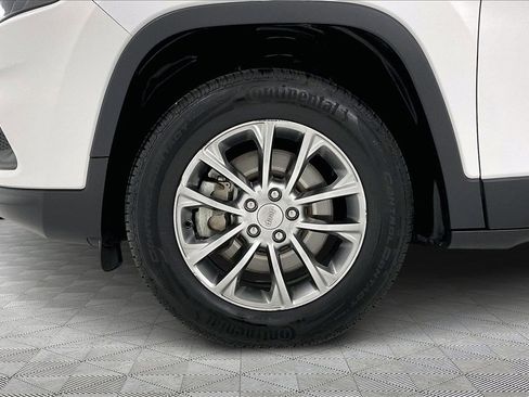 Used 2020 Jeep Cherokee Latitude Plus image 26