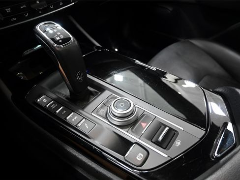 Used 2019 Maserati Levante AWD/4WD image 23