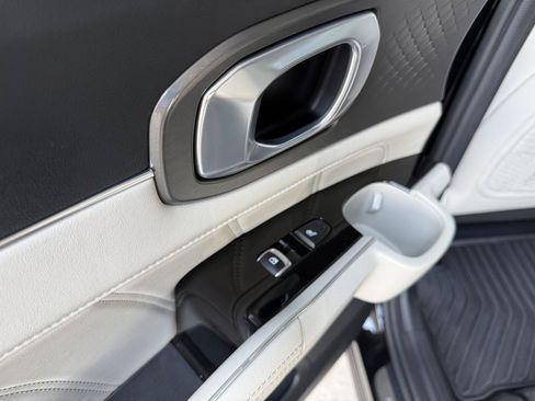 Used 2022 Kia Sorento AWD SX Prestige Plug-In Hybrid image 45