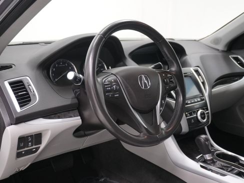 Used 2019 Acura TLX image 9
