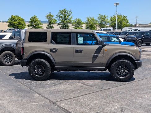 New 2026 Ford Bronco Badlands AWD/4WD image 3