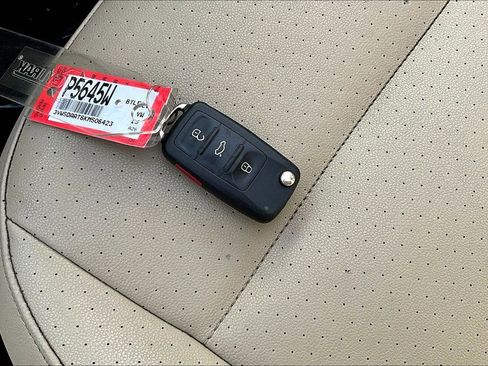 Used 2019 Volkswagen Beetle 2.0T SE image 31