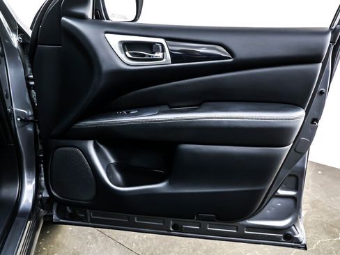 Used 2020 Nissan Pathfinder S image 23