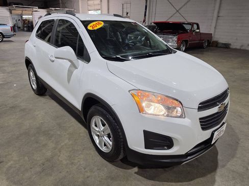 Used 2016 Chevrolet Trax LT w/ LT Convenience Package AWD/4WD image 17
