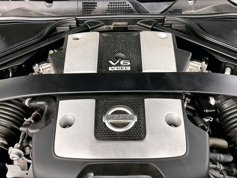 Used 2018 Nissan 370Z Touring Sport RWD image 31