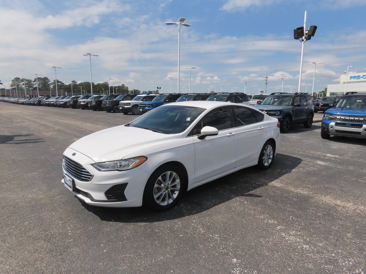 Used 2020 Ford Fusion SE FWD image 2