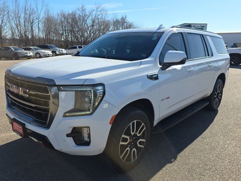 Used 2023 GMC Yukon XL AT4 image 4
