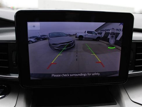 Used 2023 Ford Explorer XLT image 19