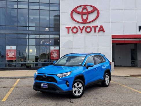 Used 2021 Toyota RAV4 XLE w/ Carpet Mat Package (TMS) AWD/4WD image 1