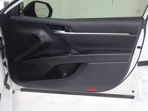 Used 2020 Toyota Camry SE FWD image 19