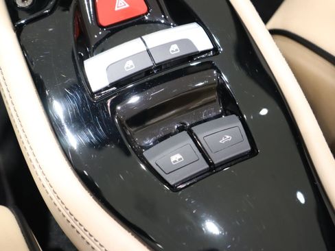 Used 2015 Ferrari 458 Spider image 39