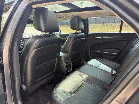 Used 2017 Chrysler 300 Limited w/ Value Package RWD image 29