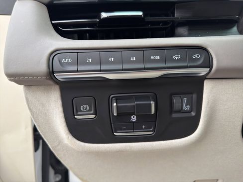 Used 2022 Cadillac Escalade Premium Luxury Platinum w/ Heavy-Duty Trailer Package image 33