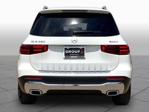 Used 2025 Mercedes-Benz GLB 250 4MATIC image 5